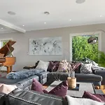 Beachfront With Jacuzzi, Cinema & Canoe