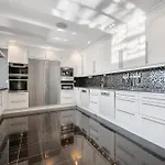 Beachfront With Jacuzzi, Cinema & Canoe Villa *