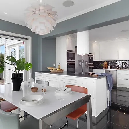 Βίλα Beachfront With Jacuzzi, Cinema & Canoe *