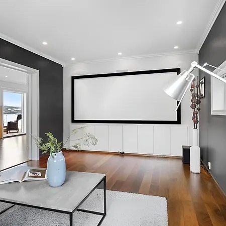 Beachfront With Jacuzzi, Cinema & Canoe Bergen