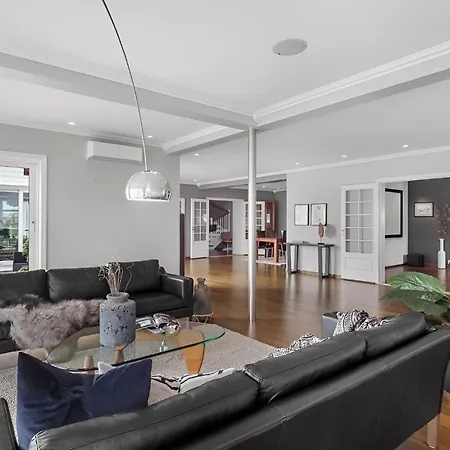 Beachfront With Jacuzzi, Cinema & Canoe * Μπέργκεν