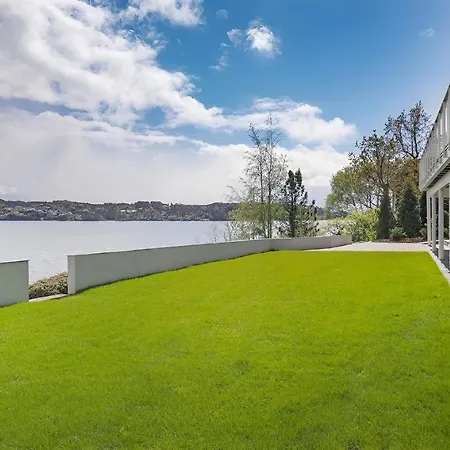 Beachfront With Jacuzzi, Cinema & Canoe Villa Bergen