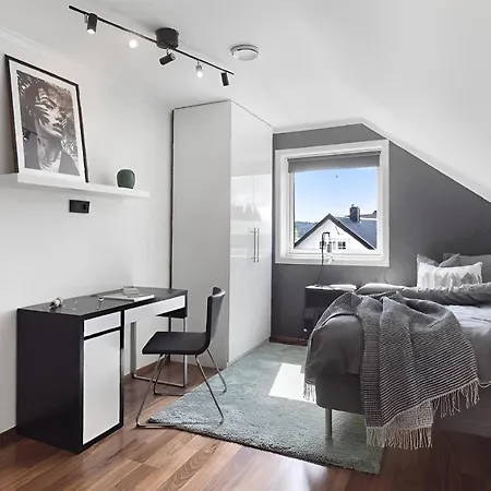 Beachfront With Jacuzzi, Cinema & Canoe Μπέργκεν