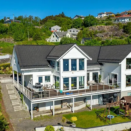 Villa Beachfront With Jacuzzi, Cinema & Canoe Bergen