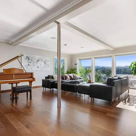 Beachfront With Jacuzzi, Cinema & Canoe *