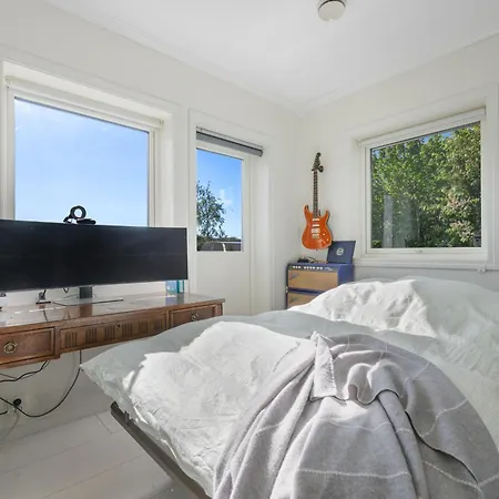 Beachfront With Jacuzzi, Cinema & Canoe * Bergen