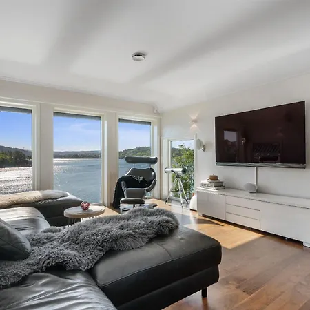 Villa Beachfront With Jacuzzi, Cinema & Canoe *