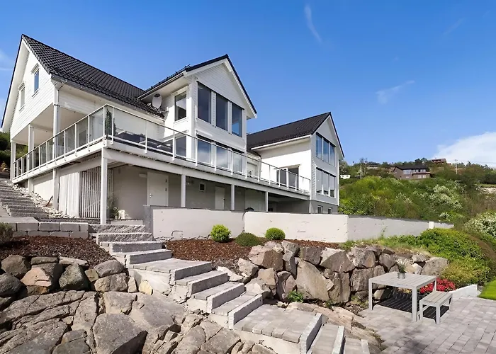 Beachfront With Jacuzzi, Cinema & Canoe Willa