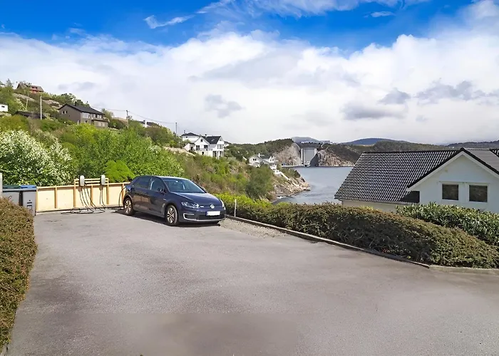 Beachfront With Jacuzzi, Cinema & Canoe Villa Bergen