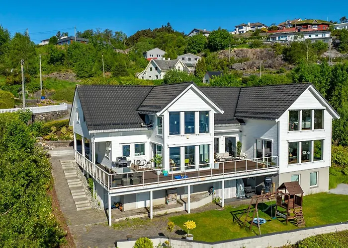 Willa Beachfront With Jacuzzi, Cinema & Canoe Bergen