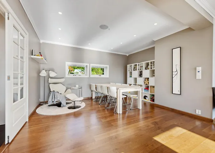 Beachfront With Jacuzzi, Cinema & Canoe