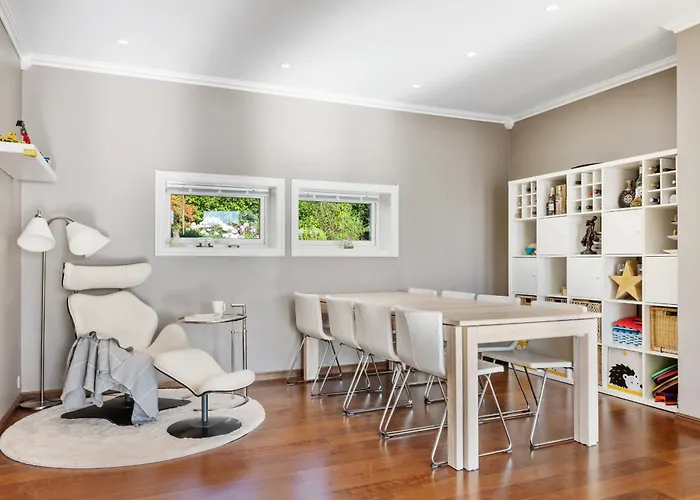 Beachfront With Jacuzzi, Cinema & Canoe