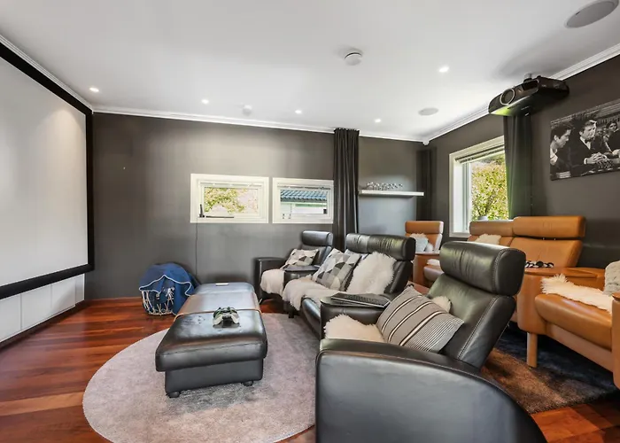 Beachfront With Jacuzzi, Cinema & Canoe Вилла