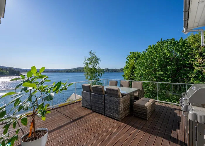 Willa Beachfront With Jacuzzi, Cinema & Canoe