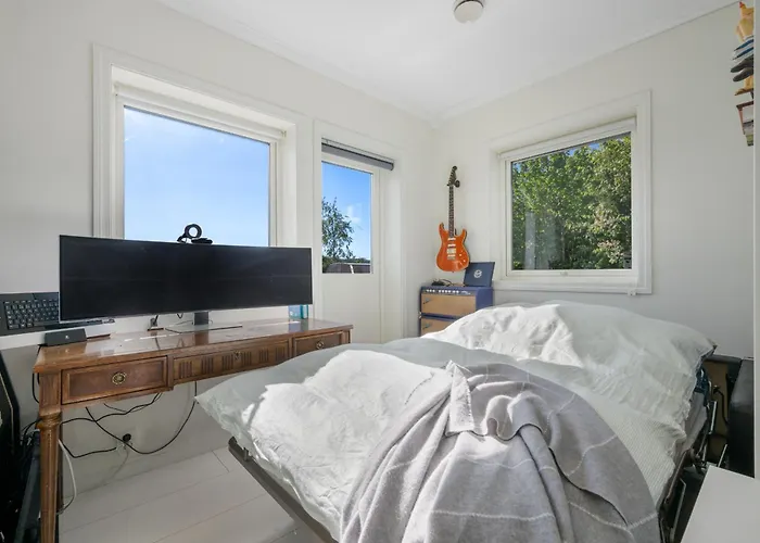 Beachfront With Jacuzzi, Cinema & Canoe * Берген