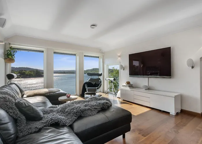 Willa Beachfront With Jacuzzi, Cinema & Canoe *