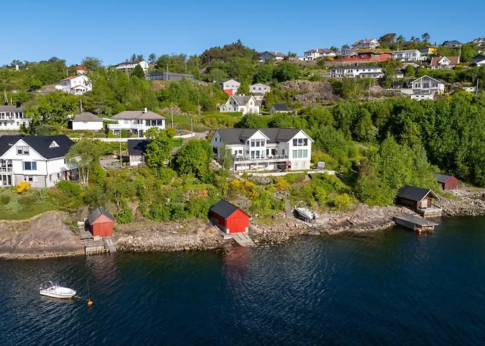 Beachfront With Jacuzzi, Cinema & Canoe Willa