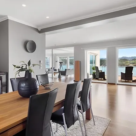 Beachfront With Jacuzzi, Cinema & Canoe Villaer *