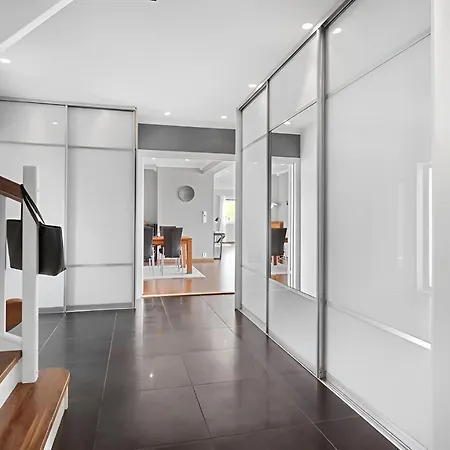 Beachfront With Jacuzzi, Cinema & Canoe Villaer *