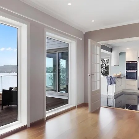 Beachfront With Jacuzzi, Cinema & Canoe Villaer Bergen