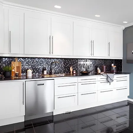 Beachfront With Jacuzzi, Cinema & Canoe * Bergen