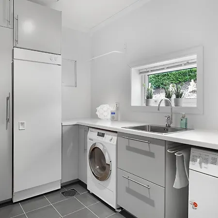 Villaer Beachfront With Jacuzzi, Cinema & Canoe