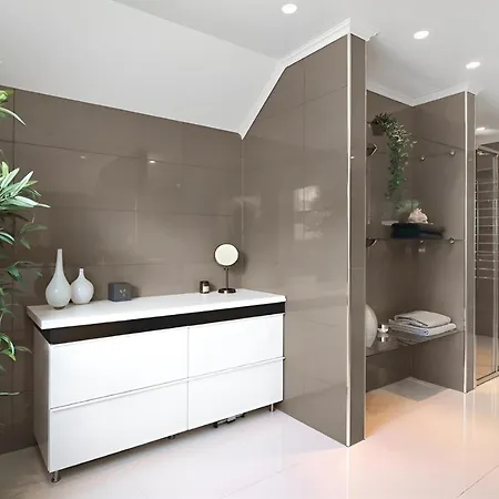 Villaer Beachfront With Jacuzzi, Cinema & Canoe Bergen