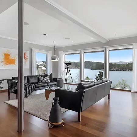 Beachfront With Jacuzzi, Cinema & Canoe * Bergen