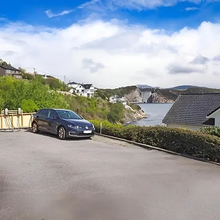 Beachfront With Jacuzzi, Cinema & Canoe Villaer Bergen