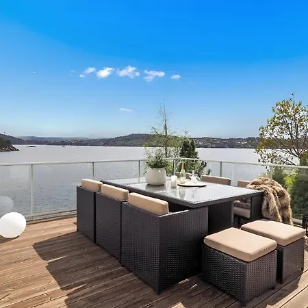 Beachfront With Jacuzzi, Cinema & Canoe Villaer *